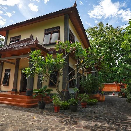Villa Maryadi Ловіна Екстер'єр фото